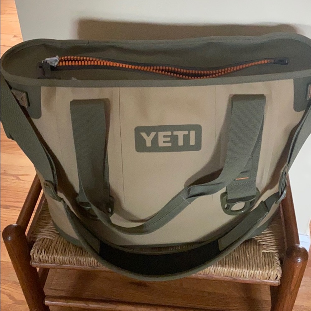 YETI Hopper 20 Portable Cooler Field Tan Orange